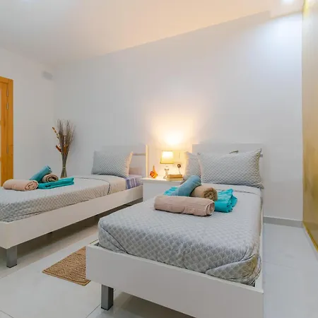 Apartamento New Spacious 3 Bdr 2 Bth Bugibba 124 With View *
