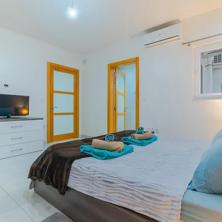 New Spacious 3 Bdr 2 Bth Bugibba 124 With View * St Paul's Bay