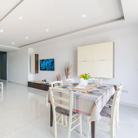 Apartamento New Spacious 3 Bdr 2 Bth Bugibba 124 With View