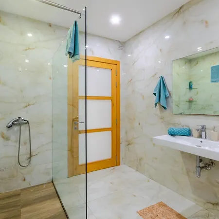 New Spacious 3 Bdr 2 Bth Bugibba 124 With View *