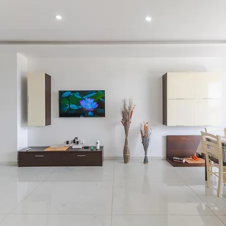 New Spacious 3 Bdr 2 Bth Bugibba 124 With View
