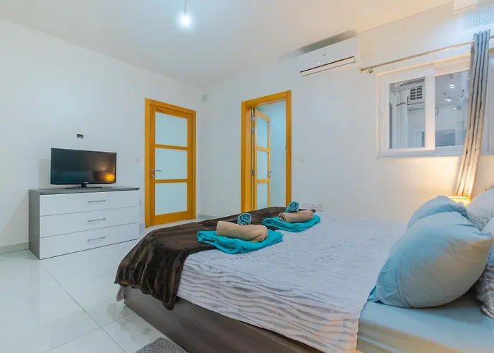 New Spacious 3 Bdr 2 Bth Bugibba 124 With View * St. Paul's Bay