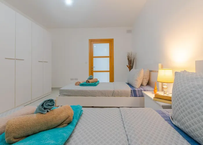 New Spacious 3 Bdr 2 Bth Bugibba 124 With View Apartament