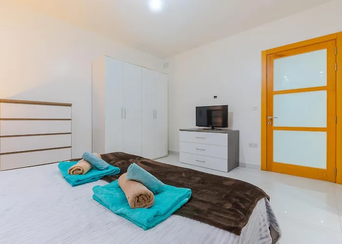 New Spacious 3 Bdr 2 Bth Bugibba 124 With View Apartment St. Paul's Bay