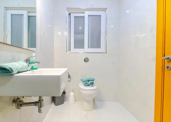 New Spacious 3 Bdr 2 Bth Bugibba 124 With View Apartament