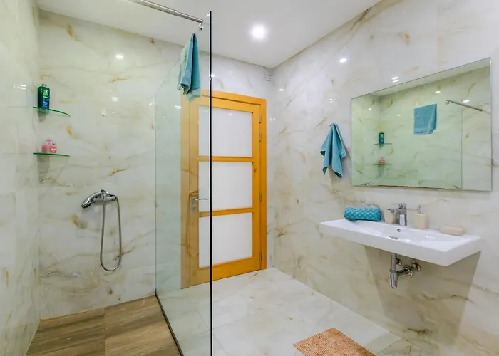 New Spacious 3 Bdr 2 Bth Bugibba 124 With View *