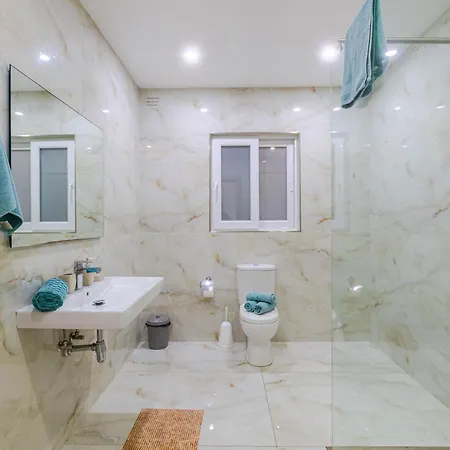 New Spacious 3 Bdr 2 Bth Bugibba 124 With View Apartament